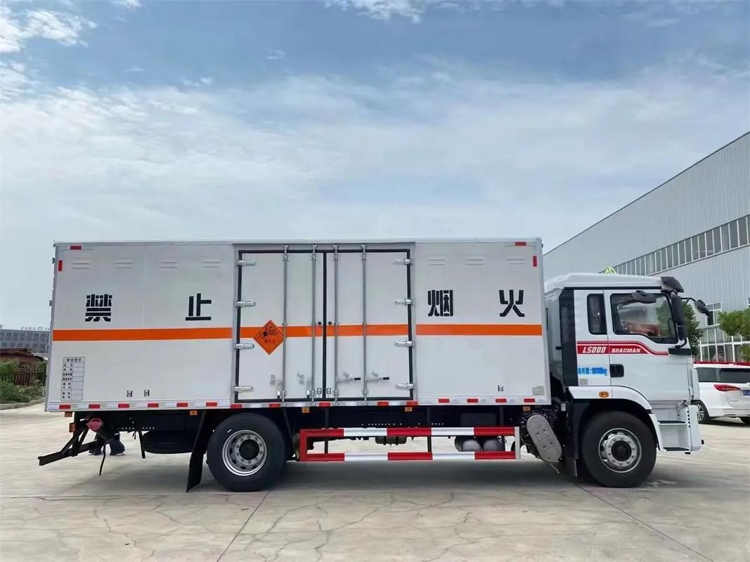 上饶重油运输车制造厂,点击头像联系我吧.耐久性:油罐车采用高